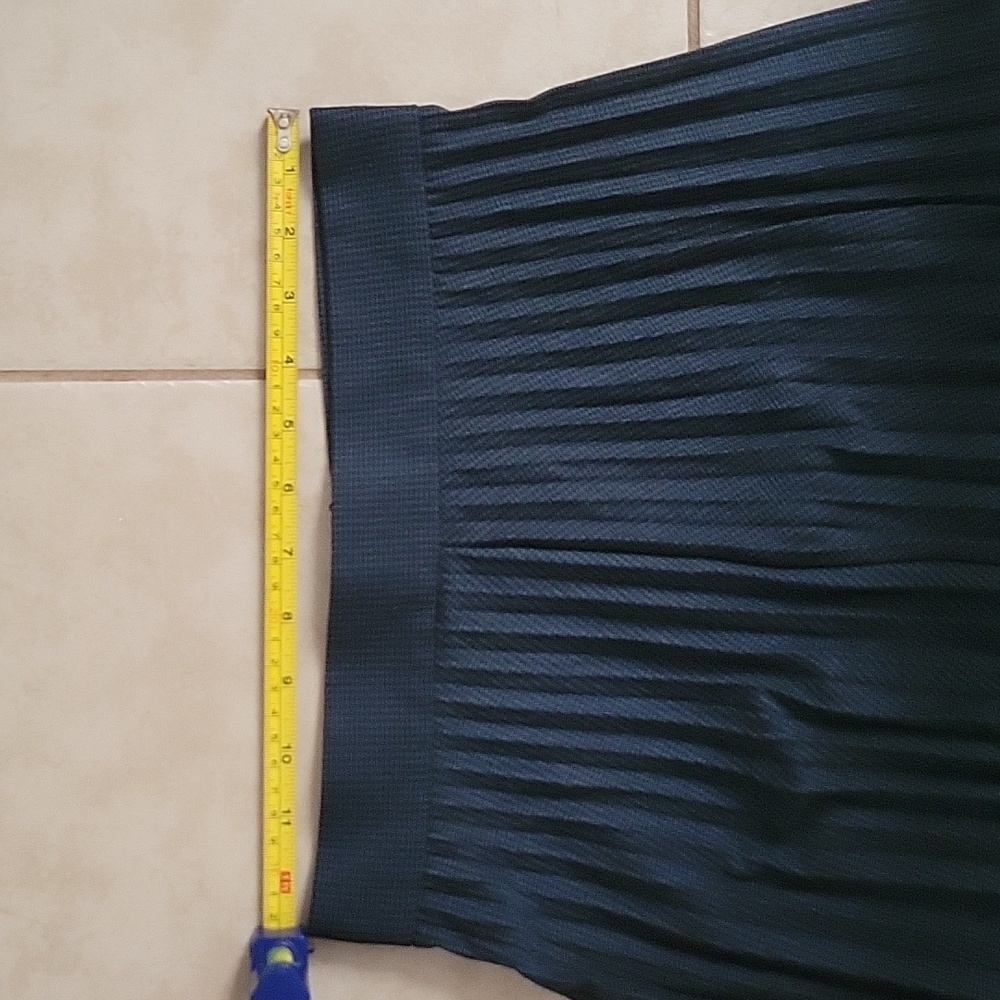 Elegant Navy Pleated Skirt - Picture 3 of 7